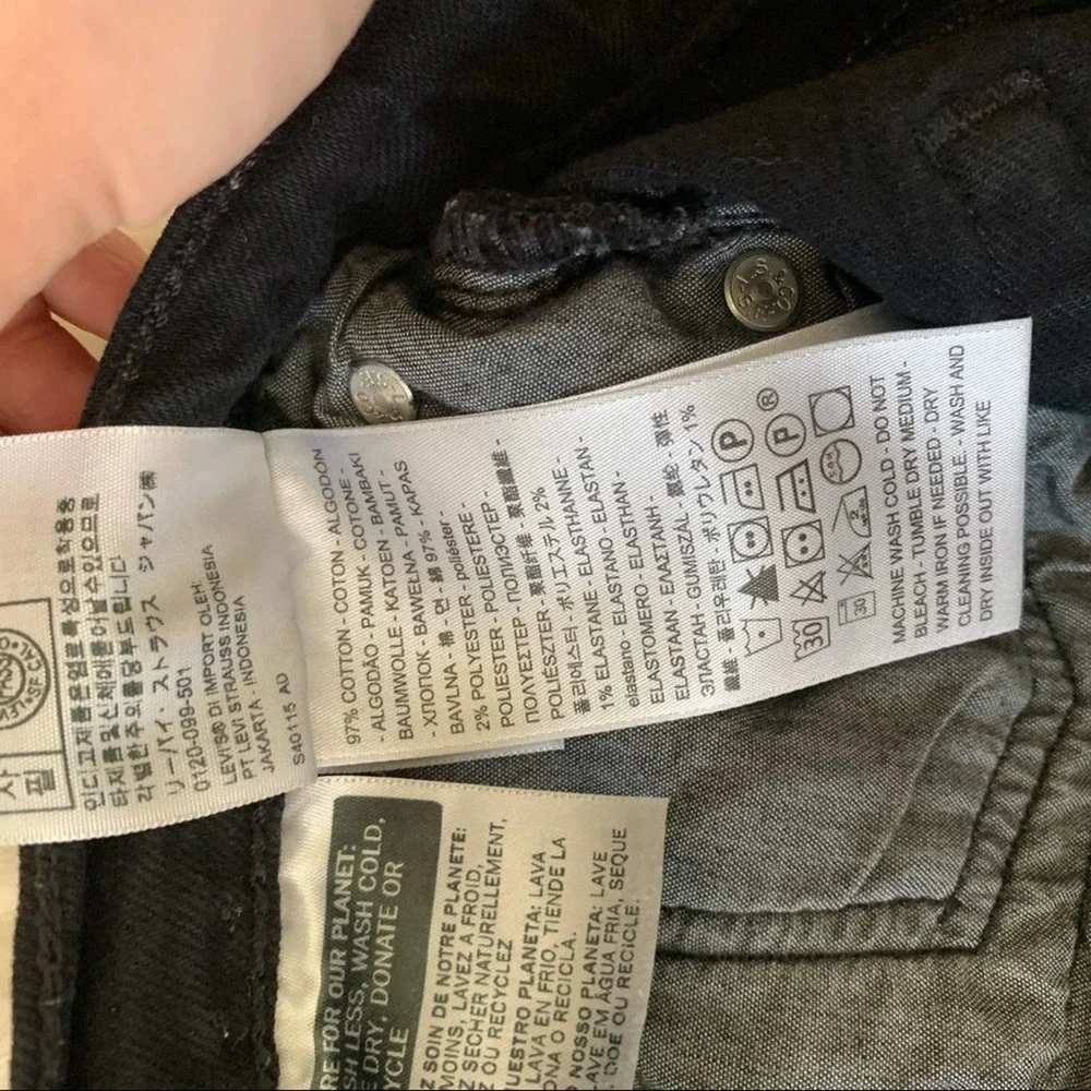 Levis 501 Rolled up distressed jean‎ Shorts. Sz 28